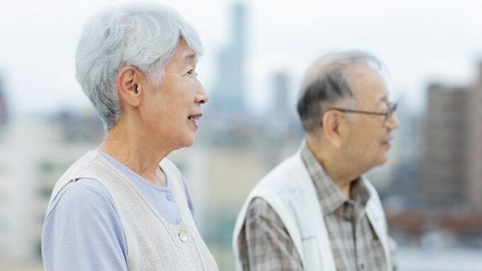 「贅沢は敵」年収300万円・古い軽自動車なのに…65歳夫婦が隠していた〈不動産5億円資産〉の真実