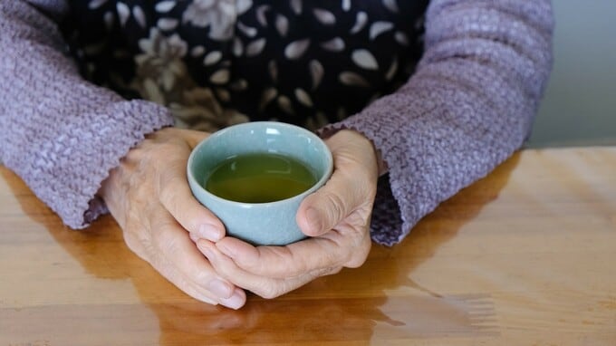 65歳以上の10人に1人が悩む「手のふるえ」…たった2泊3日で改善する最新の治療法【専門医が解説】