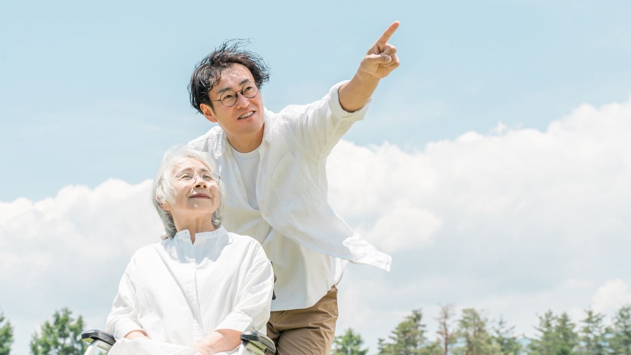 「助けて！ 家に誰かがいる！」〈年金月17万円・77歳母〉からの深夜の電話。近所に住む〈49歳姪〉、玄関前で絶句した「異様な光景」
