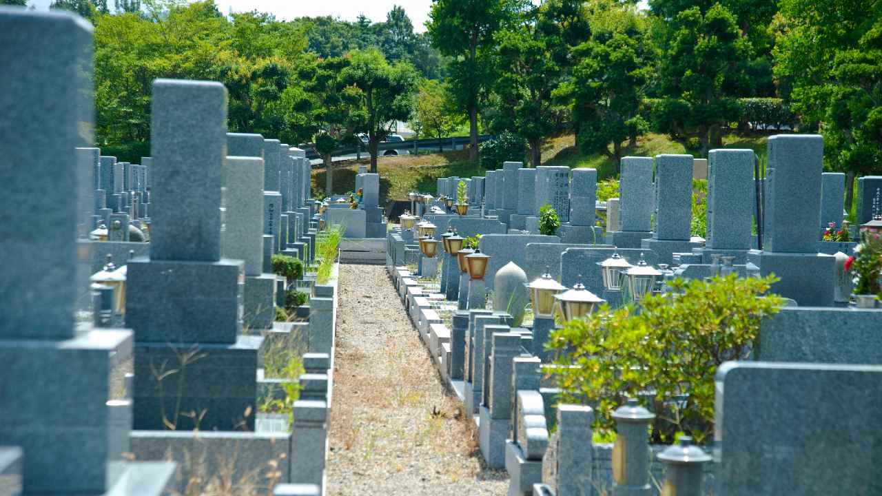迫る多死社会…今後は「お墓を建てられなくなる」まさかの事情