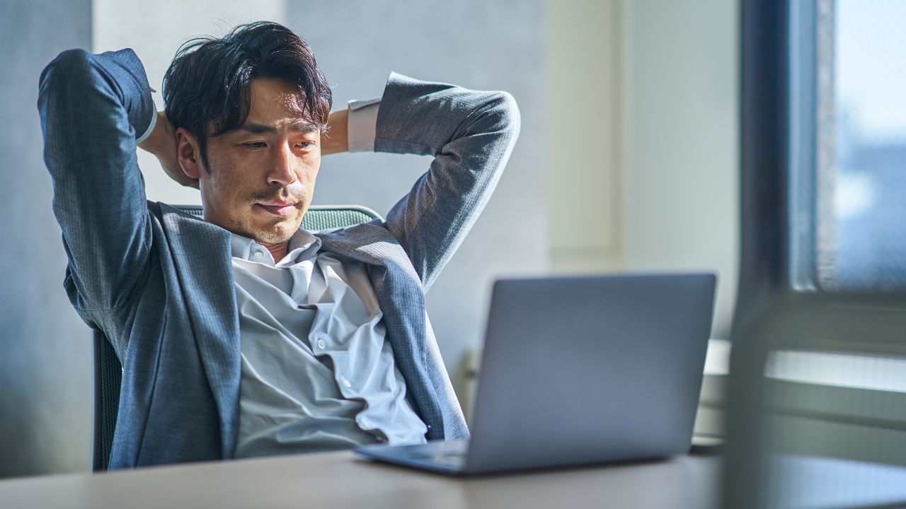 「さすがにもう無理だって…」〈月収36万円・35歳会社員〉、先輩社員が退職した次の日の朝、出社して目撃した「まさかの光景」