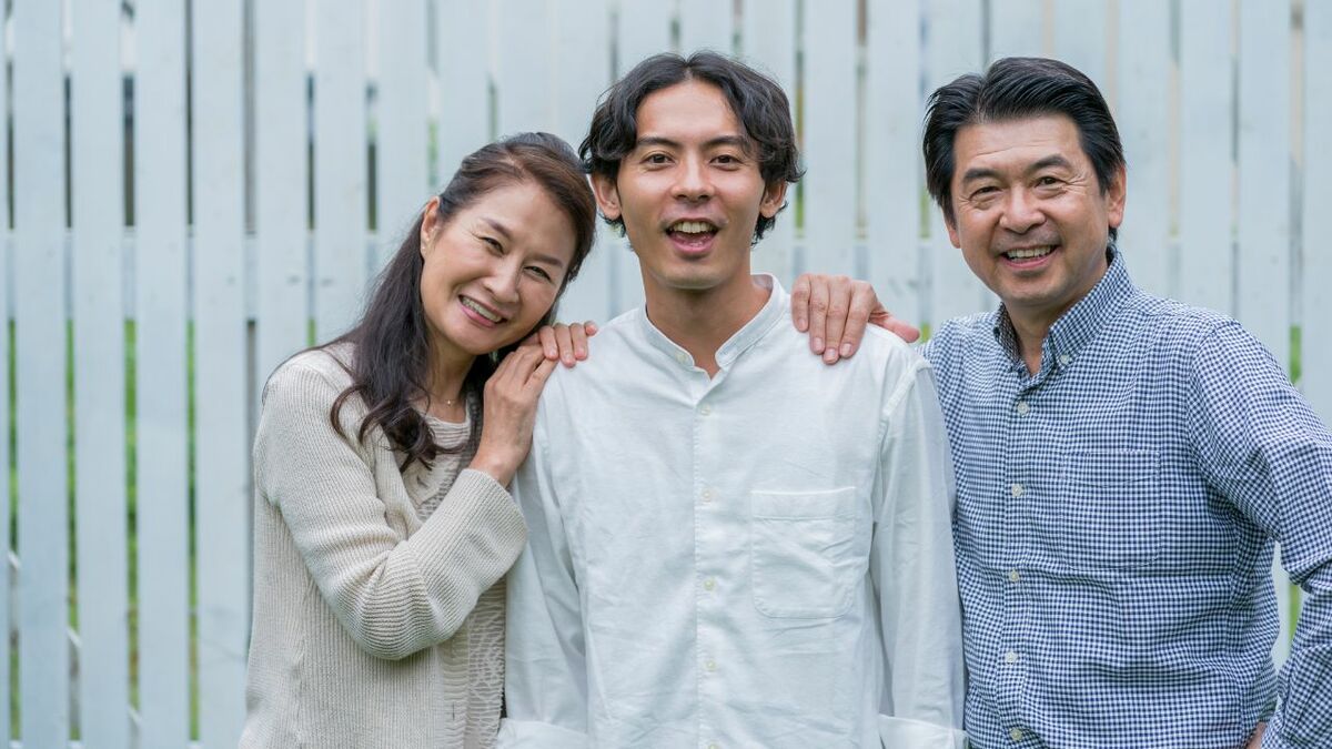 「実家暮らしは甘え」は古い！30代の半数、40代の7割が「実家は出ない」の衝撃｜資産形成ゴールドオンライン