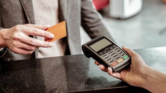 多くの謎に包まれているステータスカード「外商カード」とは?