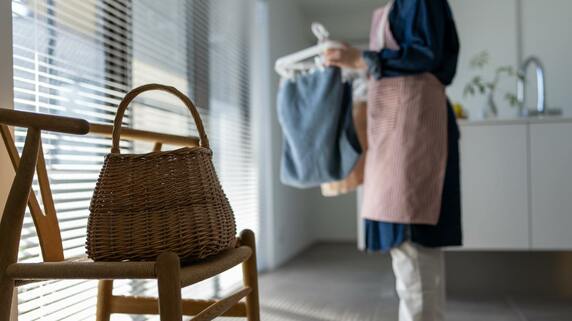 〈自宅売却で1,700万円・年金月21万円〉72歳夫婦が始めた「海辺のスローライフ」…半年後、娘が抱いた〈小さな違和感〉