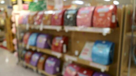 親を“金づる”だと思っているのか…年金月24万円・74歳男性がデパートの催事で思わず激昂。原因は、可愛い5歳初孫の「ラン活」【CFPの助言】