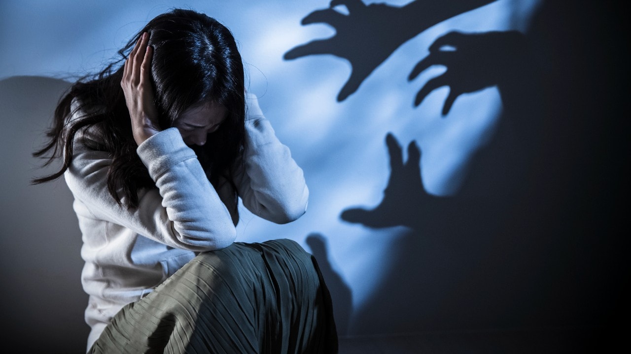 「お母さんには言わないで」大手食品メーカー勤務・20代女性、パワハラ上司に追い詰められ、統合失調症に。精神科医に吐露した衝撃告白…一度は回復するも、幸せを掴んだ彼女を再び襲った〈産後の苦しみ〉