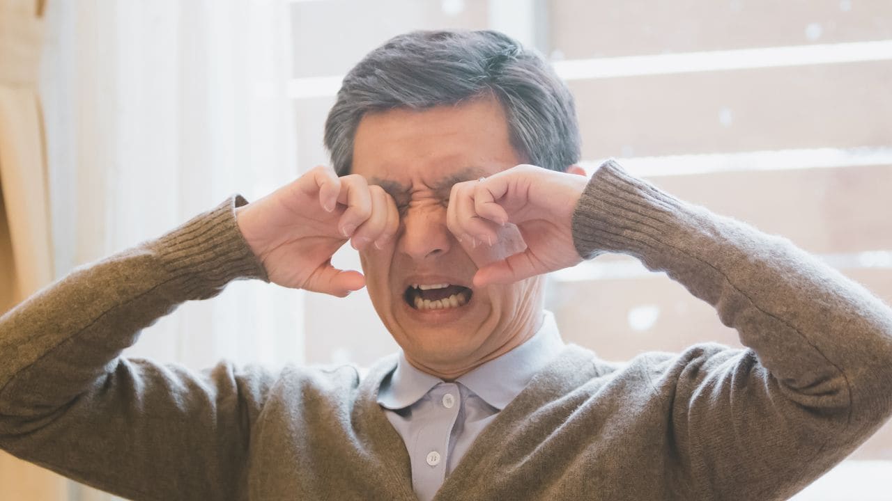 「頼む、もうやめてくれ！」75歳父の悲鳴。原因はアプリによる44歳長男の徹底監視「昨日、スーパーで3時間も何やっていたの？」