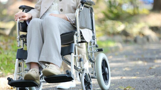 78歳認知症の母…「母さんをよい施設に」切実な願いに「あのねぇ」、赤の他人である弁護士後見人が放った“残酷な一言”