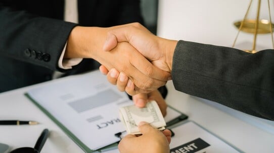 コロナ禍で給付金バブル!プロの士業たちが「不正請求」に手を貸した理由【社労士が解説】