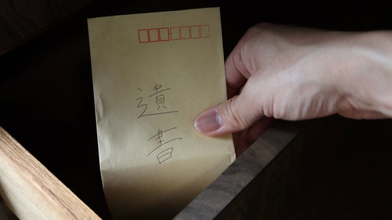 「孤独で、不憫な男だと思っていたのに…」急死した〈68歳独身兄〉の部屋で呆然とする59歳妹。兄の古い机から出てきた、“家族の序列をひっくり返す”衝撃の真実