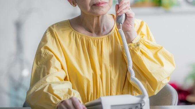 「母に渡してください」89歳母のために好物を持参した62歳娘。面会を終えた翌日、施設からかかってきた〈一本の電話〉