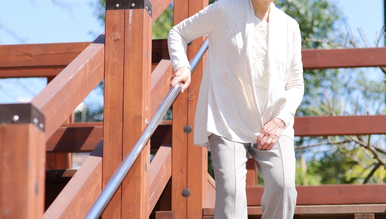 介護施設で起こる事故の6割を占める「転倒」…主な原因と対策