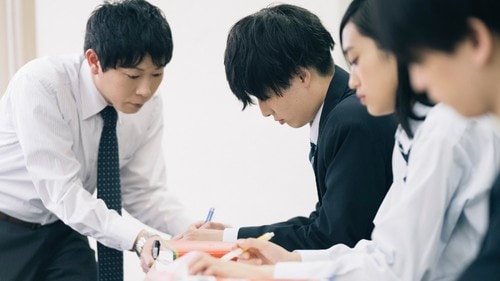 医学部専門予備校と大手予備校の医学部受験コースがあって、それぞれ一長一短があるという。（画像はイメージです/PIXTA）