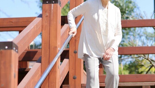 介護施設で起こる事故の6割を占める「転倒」…主な原因と対策