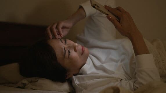 「寂しくて、つい…」生活費月25万円を振り込む単身赴任した45歳夫、3ヵ月ぶりの帰省で、泣き崩れずにはいられなかった〈専業主婦妻のまったく別の顔〉を知った夜【FPが解説】