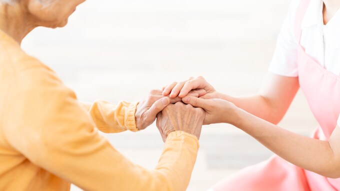 「なんで救急車を呼ぶんだ！」医師と警察官が小競り合いに…