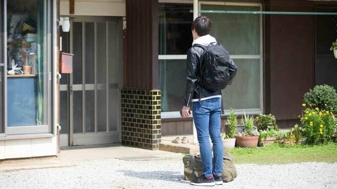 「もう、お前の家じゃない」年金月20万円の80歳父、10年ぶりに帰国した“独身長男”に突きつけた〈静かな拒絶〉