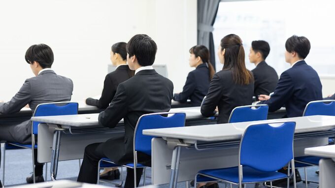 若者の5人に1人「人づきあいが苦手」と回答…「個性を活かせない」実態