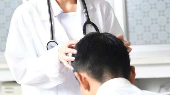 数多ある薄毛治療…学会が「もっとも推奨する」治療法【専門医が解説】