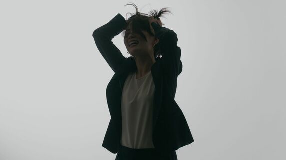 「命を削って働いたのに…」月収34万円・32歳女性、“月100時間超え”の残業地獄の果てに絶望した〈まさかの給与明細〉【社労士が「名ばかり管理職」の違法性を解説】