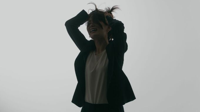 「命を削って働いたのに…」月収34万円・32歳女性、“月100時間超え”の残業地獄の果てに絶望した〈まさかの給与明細〉【社労士が「名ばかり管理職」の違法性を解説】