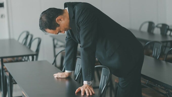「なんで教えてくれなかった…」銀行に全幅の信頼を置いた60歳男性、同期と“資産1,000万円規模の差”がついたワケ