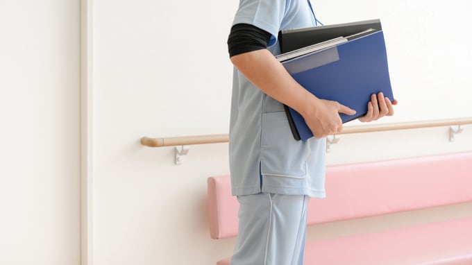 過酷な労働環境の医師がクリニック開業の準備をするには？