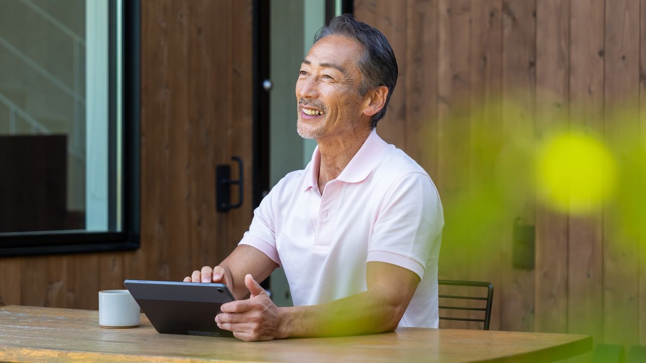 まったく意味なかったな… 〈年金月18万円〉〈貯金2,000万円〉65歳男性、「孫が喜ぶから」と500万円で「豪華テラス」にリフォームも、突如訪れる「理不尽な現実」