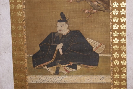 重箱持参で盛大に花見？