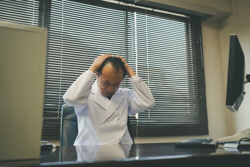 あまりにも過酷な勤務医の実態… （画像はイメージです／PIXTA）