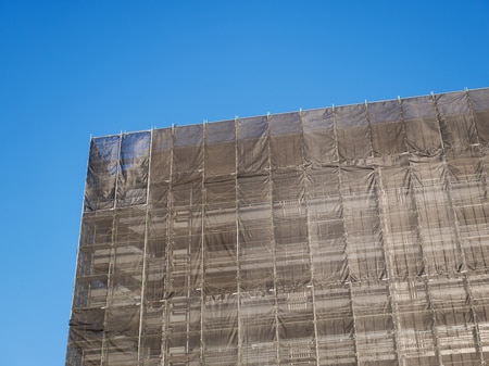 建設されたマンションは増える一方で、日本全国で空き家が増えているという。（※写真はイメージです／PIXTA）