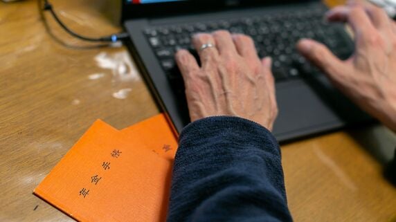 嘘だろ、大損するところだった…年金月13万円・アルバイトをしながら慎ましく暮らす69歳元会社員、偶然知った「隠れ年金400万円」の存在に仰天したワケ