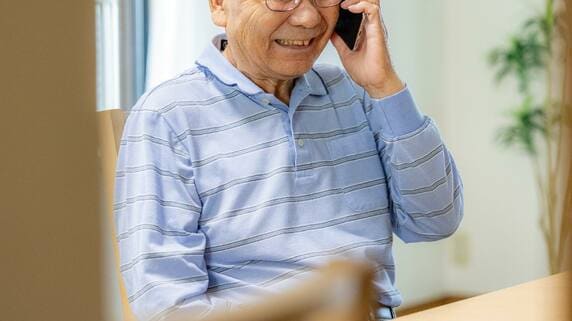 「今年の年越しは海外で過ごすんだ」〈年金暮らし・老人ホーム入居3年〉79歳父に家族から届いた“まさかの報告”