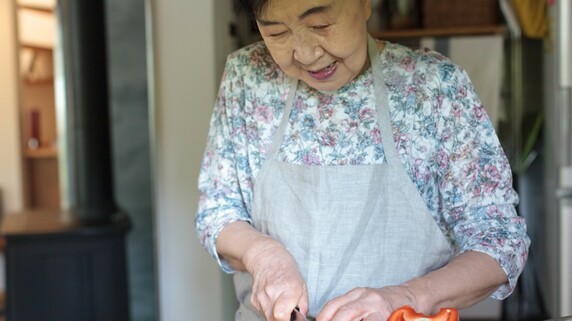 「介護費用を出す余裕なんて、うちにはない」…認知症の兆しがある82歳母の今後に、50代・3兄弟が出した“全員納得の結論”【FPが解説】