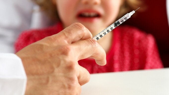 注射を嫌がり大暴れする子に親がすべき「たった2つのこと」