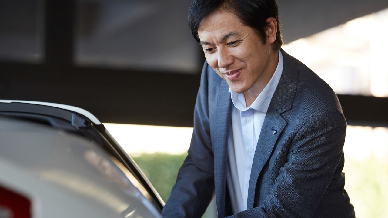 「俺の居場所は車の中だけか…」〈退職金2,500万円〉憧れの高級車を買った64歳、家族に「邪魔」と言われ愛車へ逃げ込んだ男の葛藤