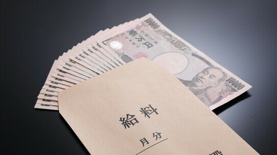 ケアマネの年収385万円、利用者30人担当…報われる仕事か
