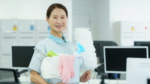 定年後を「最高の自由時間」に変えた4人の実例。観光ガイド、自宅ギャラリー、車中泊の旅…60代から居場所を作るヒント