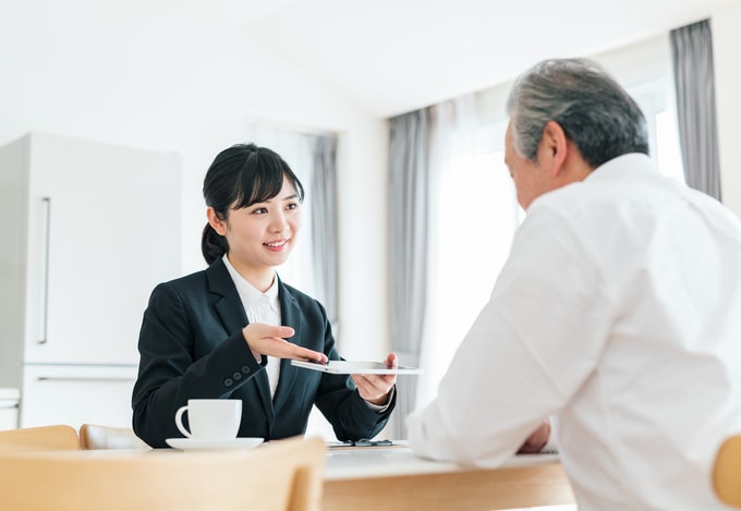 相続人は「先妻との間の長男」と「後妻」の2人だが、全財産を妻に遺したい…遺言書作成時の注意点とは？【弁護士が解説】