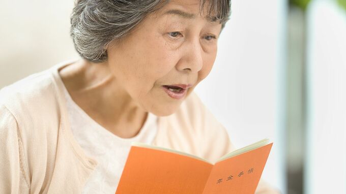 こんなことなら…年金繰下げ中の70歳まで働き続けた堅実夫、肺炎こじらせパタリ。残された専業主婦妻が悔やむ「あまりに少ない遺族年金額」【FPの助言】