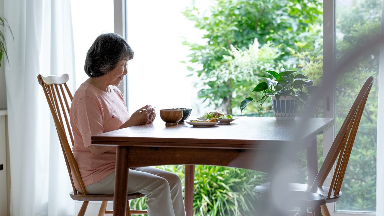 「1日1歩も外に出ない、誰とも話さない日があります」…夫に先立たれ、郊外団地でひとり暮らし。スーパー閉店が生んだ〈つながり難民〉の切実な実態