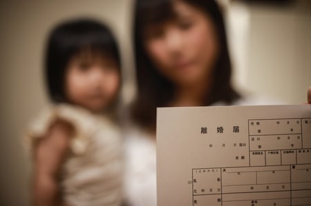 非監護親だけが贅沢をして暮らすことは許されないが…