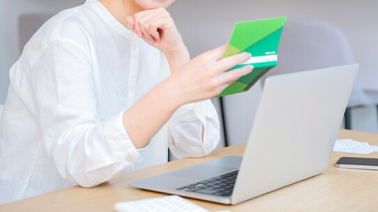 50歳未満の世帯は「貯蓄より負債の方が多い」って本当?日本人のリアルな家計事情【税理士が解説】