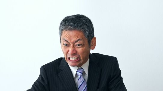 「腸が煮えくり返ります。」年金430万円もらえるはずが…70歳・元製造業役員の男性〈年金ルール〉知らず、“まさかの年金減額”に激しい憤り【FPの助言】