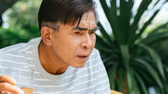 お父様、実はご相談があって…〈年金月36万円・資産1億1,500万円〉60代富裕層夫婦の“穏やかな老後”を奪った、月収100万円・才色兼備な34歳愛娘からの「まさかのひと言」【FPが解説】