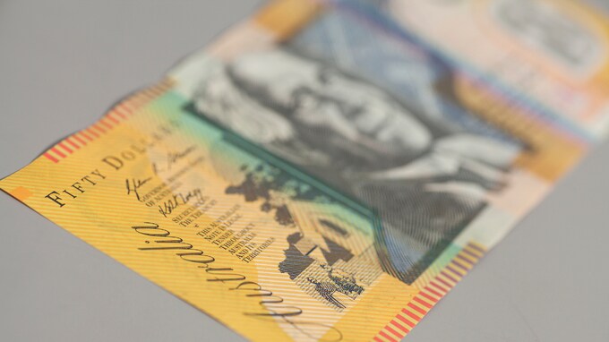 豪中銀、量的金融緩和（QE）を導入