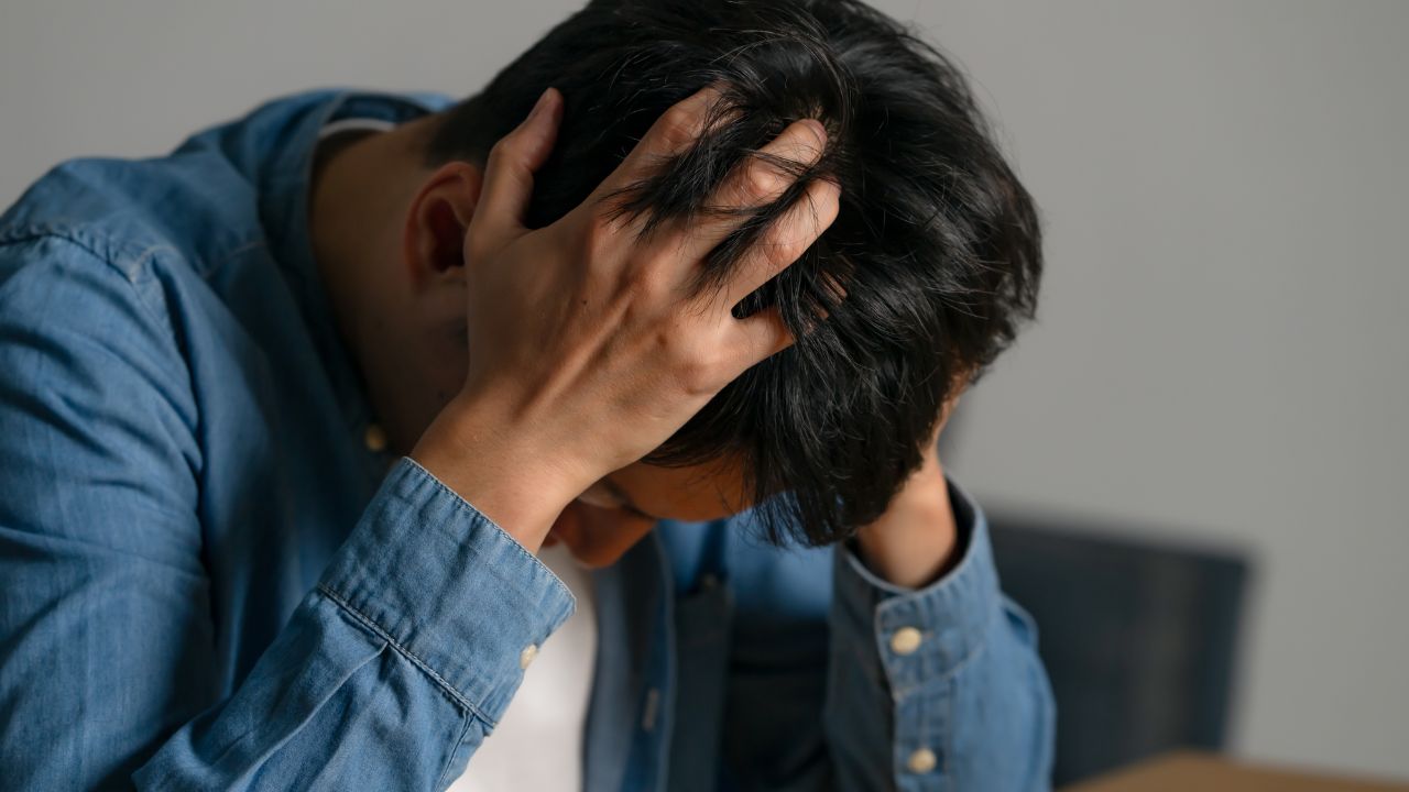 全部ひとりで抱え込んでしまいました…奨学金を借りて「第5志望の東京の大学」に行った地方出身・現在32歳の男性、上京先で親しくなった友人からの「相談」で身を滅ぼしたワケ