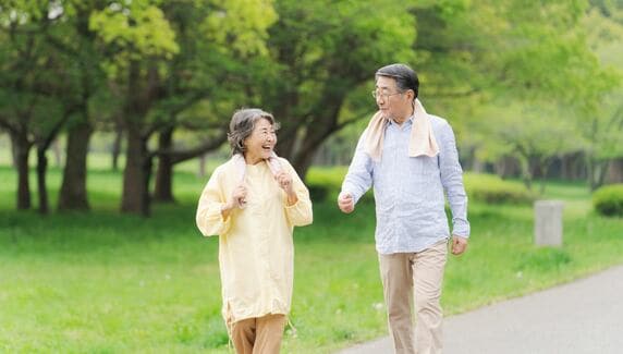 ローン完済の「4LDK戸建て」を売却…年金月21万円の60代夫婦が「1DK団地」に移り住んだ〈老後の事情〉