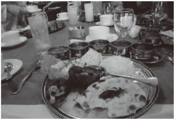 ホテルの食事はインドらしさを感じられるメニューだった