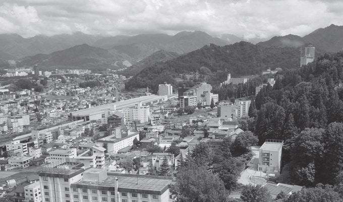 「ここに住み続けるしかないんです…」年金月11万円・71歳男性〈売値50万円〉に飛びついた新潟・バブル期のリゾートマンション。喜びも束の間、直面した「甘くない現実」